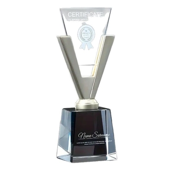 Τρόπαιο σε σχήμα V από κρύσταλλο με φωτογραφία και χάραξη ονόματος (Κωδικός προϊόντος 215 • Μάρκα: Nubi • Υλικό: Κρύσταλλο • Συσκευασία: κουτί δώρου • Στυλ: Μοντέρνο μινιμαλιστικό)