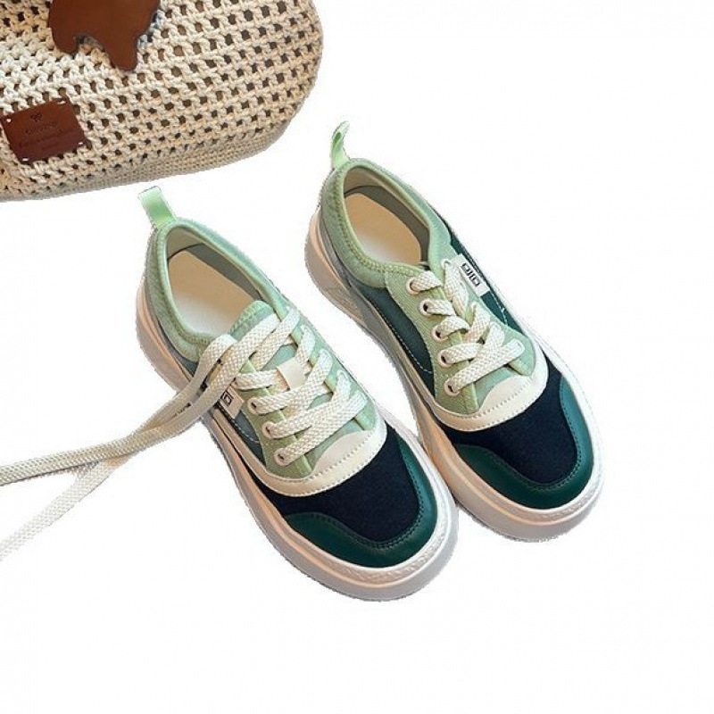 Αθλητικά παπούτσια με αναπνεύσιμο δερμάτινο επάνω, στρογγυλή μύτη, μπροστινό δέσιμο με κορδόνια, επίπεδη φτέρνα