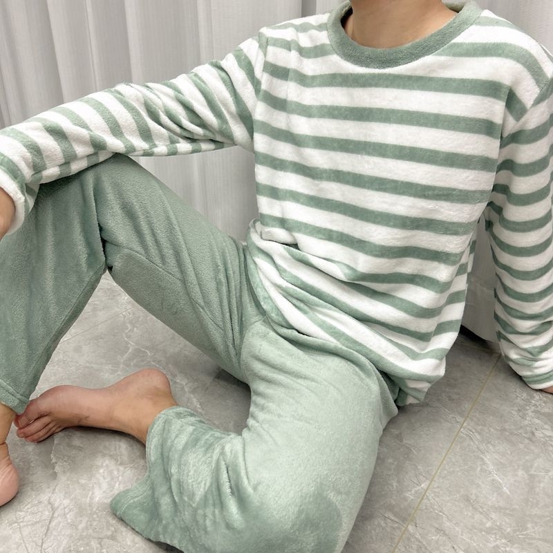 Σετ πιτζάμες — ριγέ, μινιμαλιστικό — στρογγυλή λαιμόκοψη, μακριά μανίκια, μακριά παντελόνια, ζεστό