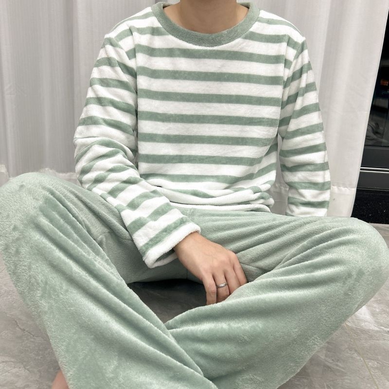 Σετ πιτζάμες — ριγέ, μινιμαλιστικό — στρογγυλή λαιμόκοψη, μακριά μανίκια, μακριά παντελόνια, ζεστό