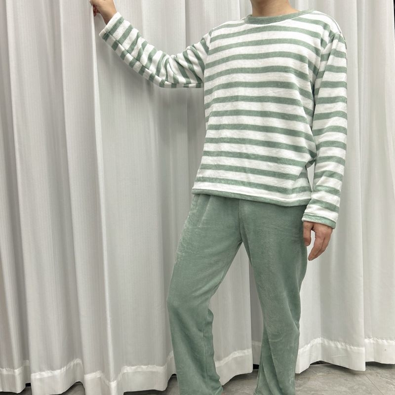 Σετ πιτζάμες — ριγέ, μινιμαλιστικό — στρογγυλή λαιμόκοψη, μακριά μανίκια, μακριά παντελόνια, ζεστό
