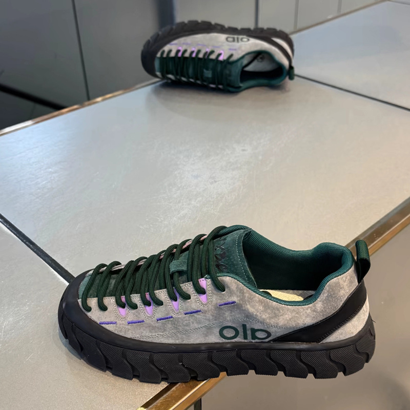 Muške skate tenisice – debeli potplat, niski gornji dio, unutrašnjost od kunić krzna, vezanje šnurlama, retro casual (Gornji materijal: EVA; Potplat: PVC; Visina pete: 1–3 cm; Unutrašnjost: kunić krzno; Zatvaranje: vezanje)