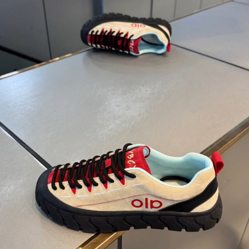 Muške skate tenisice – debeli potplat, niski gornji dio, unutrašnjost od kunić krzna, vezanje šnurlama, retro casual (Gornji materijal: EVA; Potplat: PVC; Visina pete: 1–3 cm; Unutrašnjost: kunić krzno; Zatvaranje: vezanje)