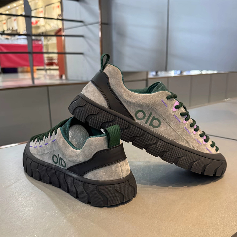 Muške skate tenisice – debeli potplat, niski gornji dio, unutrašnjost od kunić krzna, vezanje šnurlama, retro casual (Gornji materijal: EVA; Potplat: PVC; Visina pete: 1–3 cm; Unutrašnjost: kunić krzno; Zatvaranje: vezanje)