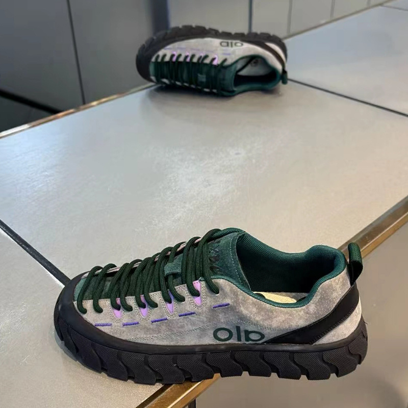 Muške skate tenisice – debeli potplat, niski gornji dio, unutrašnjost od kunić krzna, vezanje šnurlama, retro casual (Gornji materijal: EVA; Potplat: PVC; Visina pete: 1–3 cm; Unutrašnjost: kunić krzno; Zatvaranje: vezanje)