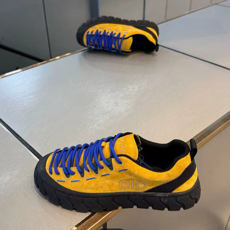 Muške skate tenisice – debeli potplat, niski gornji dio, unutrašnjost od kunić krzna, vezanje šnurlama, retro casual (Gornji materijal: EVA; Potplat: PVC; Visina pete: 1–3 cm; Unutrašnjost: kunić krzno; Zatvaranje: vezanje)