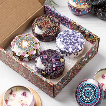 Κουτί δώρου με αρωματικά κεριά Jie Sheng Aromatherapy — κεριά από κερί σόγιας σε σχήμα κύπελλου, χειροποίητα και ρίχνονται με χειροποίητη τεχνική, με λογότυπο πάνω στην κονσέρβα