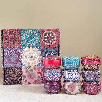 Κουτί δώρου με αρωματικά κεριά Jie Sheng Aromatherapy — κεριά από κερί σόγιας σε σχήμα κύπελλου, χειροποίητα και ρίχνονται με χειροποίητη τεχνική, με λογότυπο πάνω στην κονσέρβα