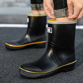 Αντρικές γαλότσες βροχής: αδιάβροτες, ανθεκτικές στη φθορά και αντιολισθητικές; PVC επάνω μέρος, σόλα από καουτσούκ, μεσαίο ύψος, κατάλληλες για τέσσερις εποχές