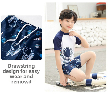 Δύο-τμήμα μαγιό αγοριών, ηλικίες 4–14 ετών, πολυεστέρας 85% με επένδυση 15%, στυλ briefs, χαλαρό μοτίβο, για κολύμβηση και θαλάσσια σπορ