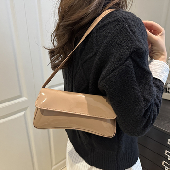 PU crossbody torba, ulični stil, vodoravni kvadratni oblik, otvor s preklopom, džep za telefon, podstava od poliestera, jedan remen, ljeto 2025