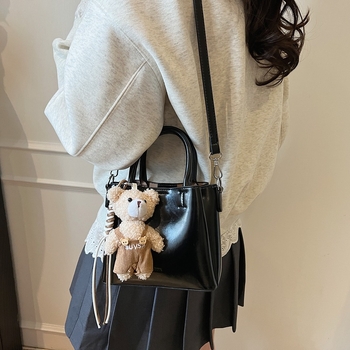 Τσαντάκι Bucket PU με φερμουάρ, επένδυση από πολυεστέρα, μονός ιμάντας (Άνοιξη 2025)