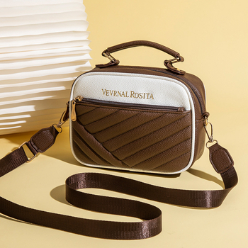 Козметична чанта – урбанистичен минималистичен стил, PU кожа, правоъгълна форма, закопчаване с цип, подплата полиестер, вътрешни джобове: скрит джоб с цип, джоб за телефон, джоб за документи, отделение с цип и джоб за камера