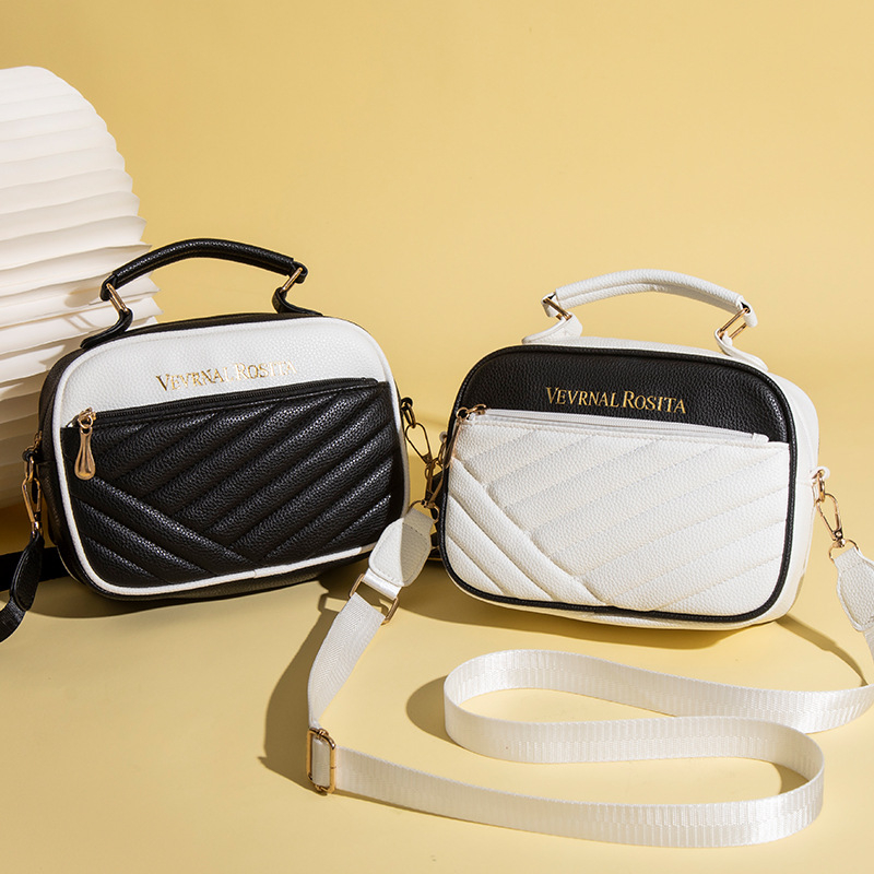 Козметична чанта – урбанистичен минималистичен стил, PU кожа, правоъгълна форма, закопчаване с цип, подплата полиестер, вътрешни джобове: скрит джоб с цип, джоб за телефон, джоб за документи, отделение с цип и джоб за камера
