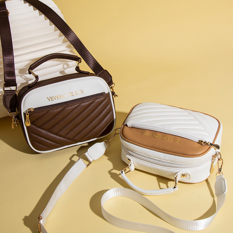 Козметична чанта – урбанистичен минималистичен стил, PU кожа, правоъгълна форма, закопчаване с цип, подплата полиестер, вътрешни джобове: скрит джоб с цип, джоб за телефон, джоб за документи, отделение с цип и джоб за камера