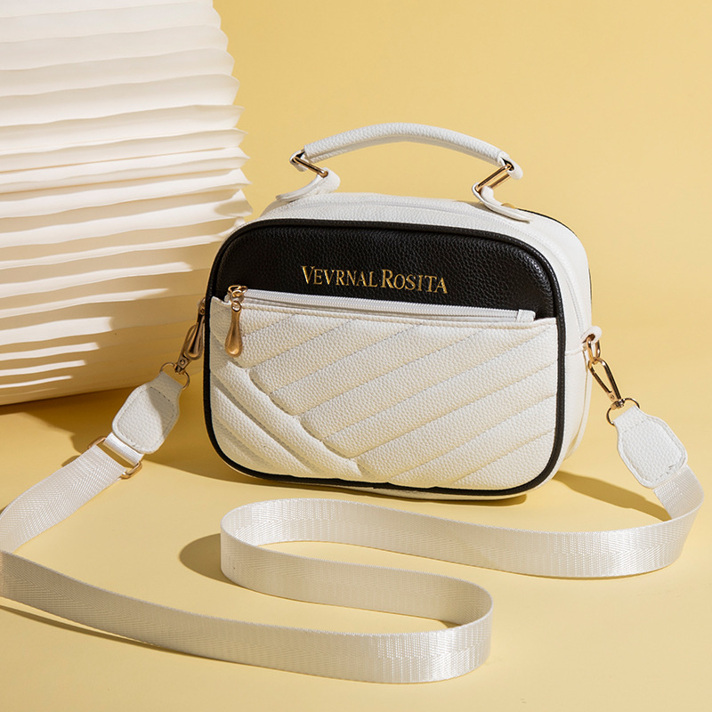 Козметична чанта – урбанистичен минималистичен стил, PU кожа, правоъгълна форма, закопчаване с цип, подплата полиестер, вътрешни джобове: скрит джоб с цип, джоб за телефон, джоб за документи, отделение с цип и джоб за камера