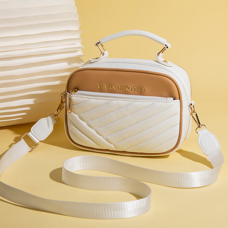 Козметична чанта – урбанистичен минималистичен стил, PU кожа, правоъгълна форма, закопчаване с цип, подплата полиестер, вътрешни джобове: скрит джоб с цип, джоб за телефон, джоб за документи, отделение с цип и джоб за камера