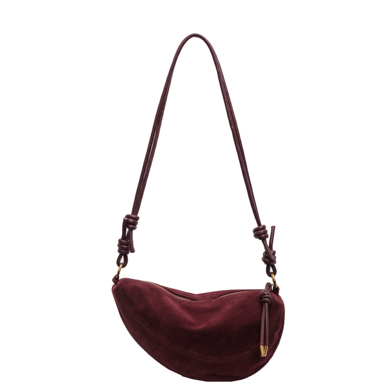 Crossbody torbica od velura, oblik dumpling, zatvaranje zipom, pretinac za mobitel, podstava od poliestera (Zima 2024)