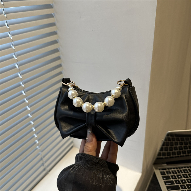 Torba za ruku s mašnicom od perla, PU materijal, street trend stil, zatvarač, unutarnja džep s zipom, podstava poliester, jedan remen, izdanje jesen 2025