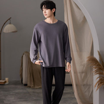 Σετ ανδρικών πιτζάμεων από λεπτό βελούδο, πολυεστερικό ύφασμα, μακριά μανίκια, στρογγυλή λαιμόκοψη, μεσαίου πάχους.