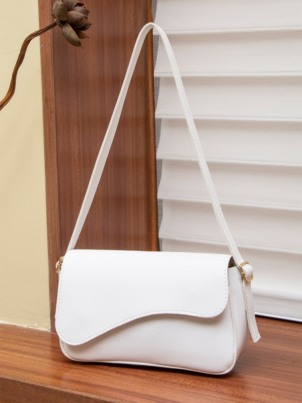 PU táska városi minimalist stílusban, vízszintes négyzet alakú sziluett, fedélzárás, belső zsebek: cipzáros zseb, telefontartó zseb és dokumentum-zseb