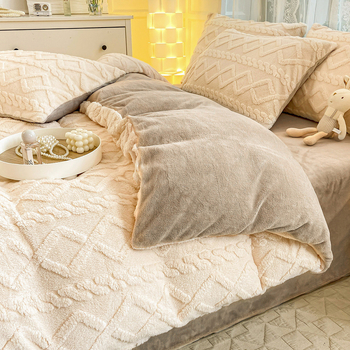 Set de pat din velur lapte, patru piese, quilted, fețe AB reversibile, stil lux lejer