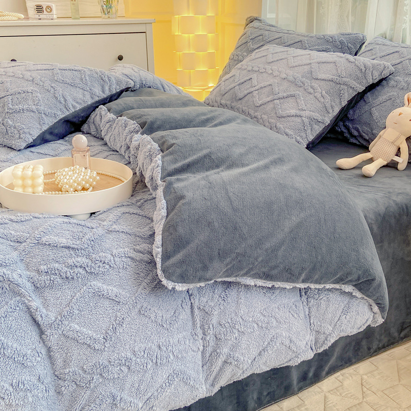 Set de pat din velur lapte, patru piese, quilted, fețe AB reversibile, stil lux lejer