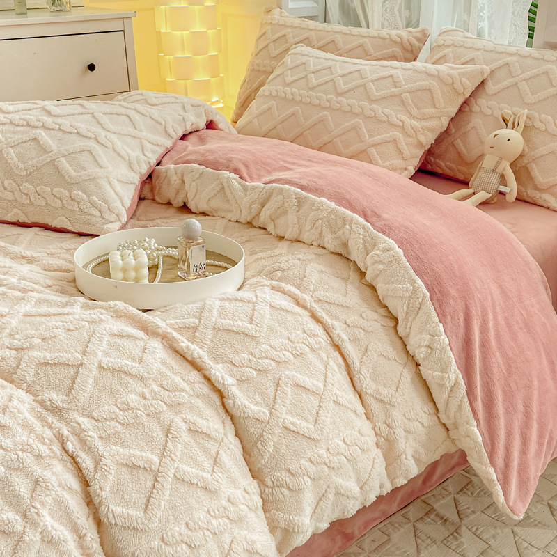 Set de pat din velur lapte, patru piese, quilted, fețe AB reversibile, stil lux lejer