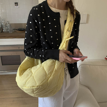 Geantă crossbody cu formă de dumpling și model diamant quilt, capacitate mare, fermoar