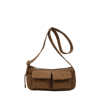 Női nylon crossbody táska, közepes méret, városi minimalistikus stílus, cipzáras záródás, belső nylon bélés, belső cipzáras zseb