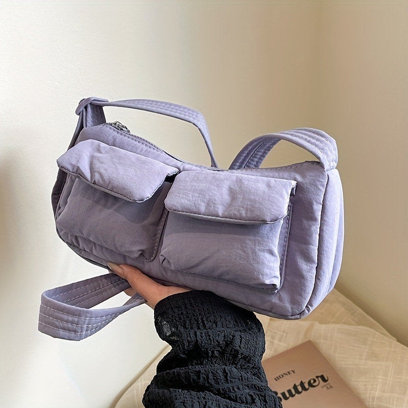 Női nylon crossbody táska, közepes méret, városi minimalistikus stílus, cipzáras záródás, belső nylon bélés, belső cipzáras zseb