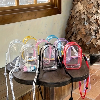 PVC crossbody táska, városi minimalist stílus, függőleges négyzet alakú, cipzáras zárás