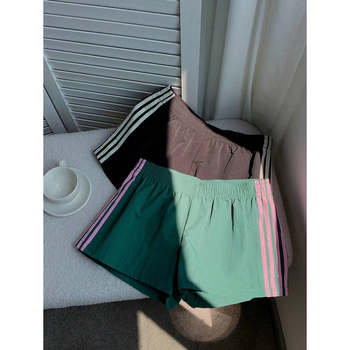 Γυναικεία σορτς με πλευρικές ρίγες και ελαστική μέση, χαλαρή γραμμή (βαμβάκι φυσικού χρώματος • CVC • μήκος 9/10 • ελαφριά ελαστικότητα)