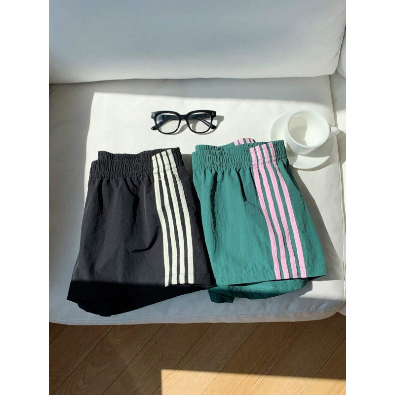 Șorturi casual pentru femei cu dungi pe lateral și talie elastică, croială lejeră (bumbac natural colorat • CVC • lungime 9/10 • elasticitate ușoară)