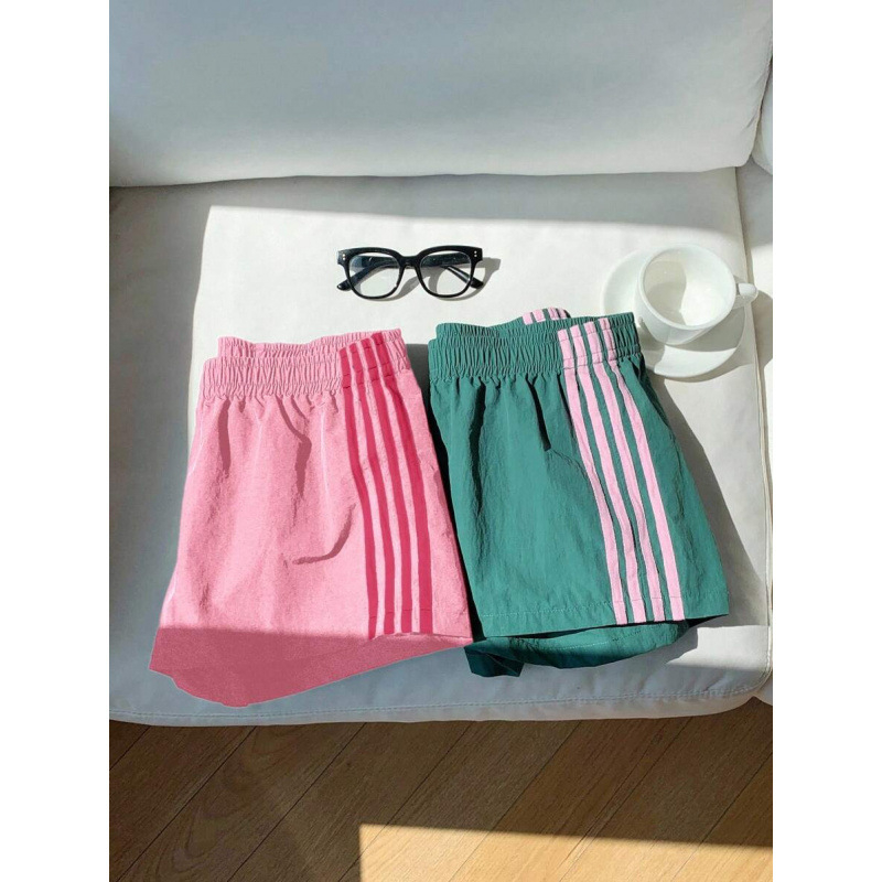 Șorturi casual pentru femei cu dungi pe lateral și talie elastică, croială lejeră (bumbac natural colorat • CVC • lungime 9/10 • elasticitate ușoară)