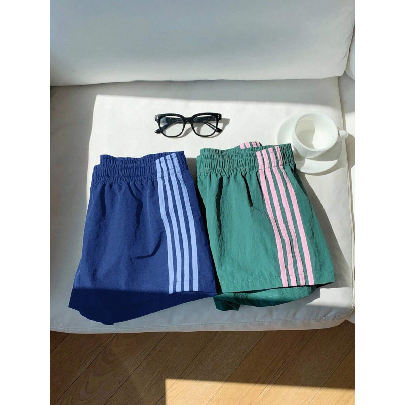 Șorturi casual pentru femei cu dungi pe lateral și talie elastică, croială lejeră (bumbac natural colorat • CVC • lungime 9/10 • elasticitate ușoară)