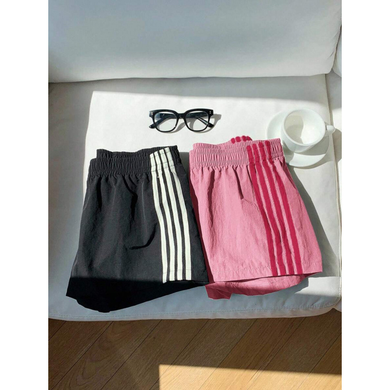 Șorturi casual pentru femei cu dungi pe lateral și talie elastică, croială lejeră (bumbac natural colorat • CVC • lungime 9/10 • elasticitate ușoară)