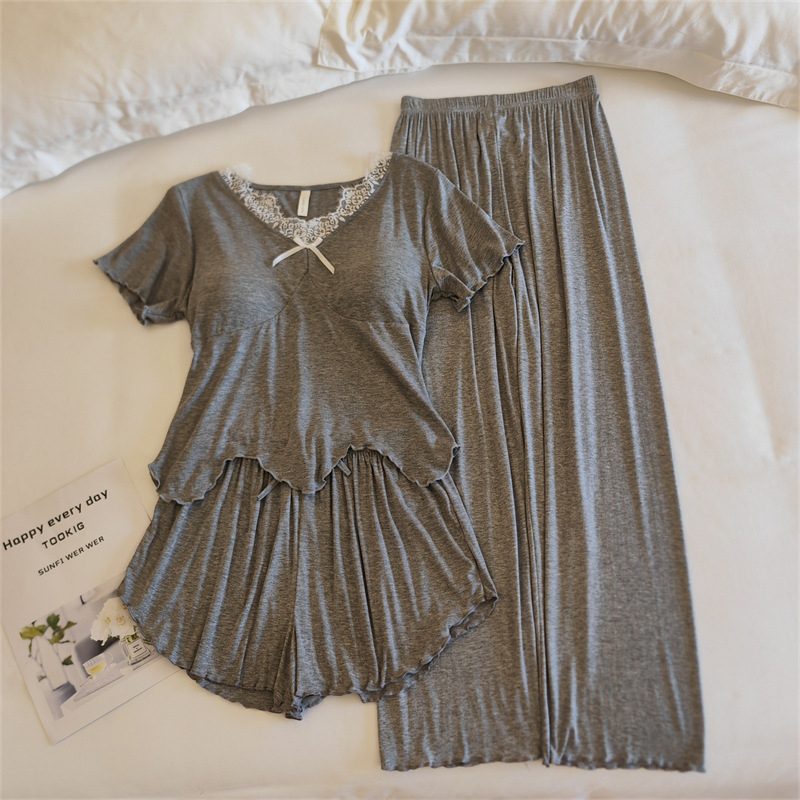 Set de pijamale din modal, trei piese, cu inserție detașabilă pentru bust, dantelă în stil zână, mâneci scurte, decolteu în V