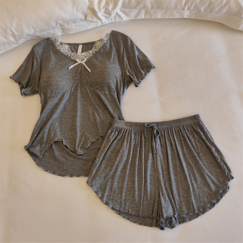 Set de pijamale din modal, trei piese, cu inserție detașabilă pentru bust, dantelă în stil zână, mâneci scurte, decolteu în V