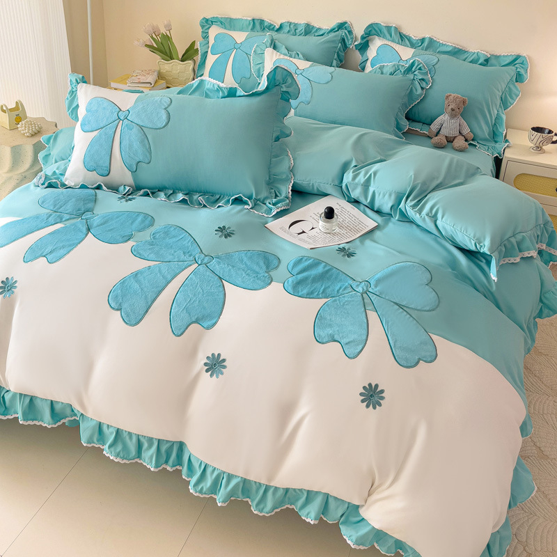 Set de lenjerie de pat din poliester, patru piese, cu model de caricatură, imprimare reactive