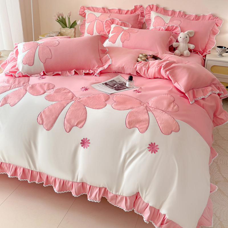 Set de lenjerie de pat din poliester, patru piese, cu model de caricatură, imprimare reactive