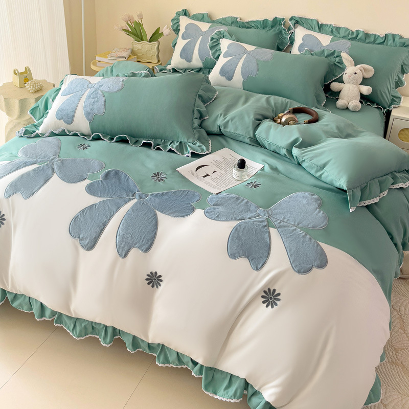 Set de lenjerie de pat din poliester, patru piese, cu model de caricatură, imprimare reactive