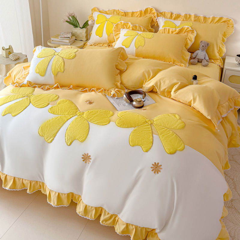 Set de lenjerie de pat din poliester, patru piese, cu model de caricatură, imprimare reactive