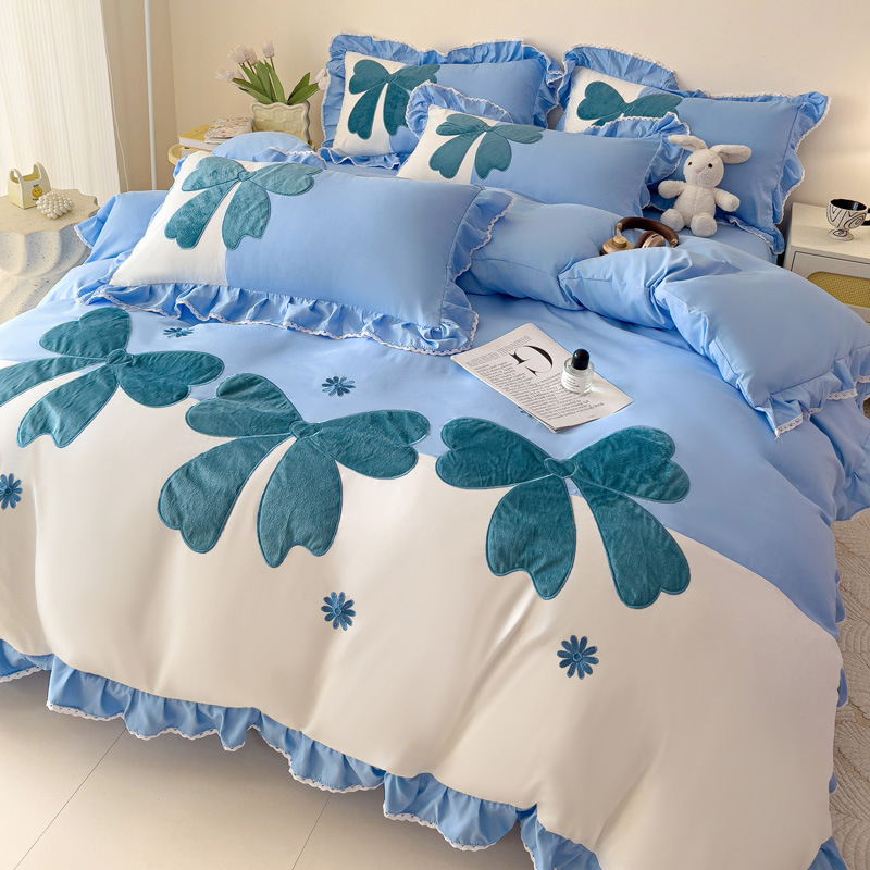 Set de lenjerie de pat din poliester, patru piese, cu model de caricatură, imprimare reactive