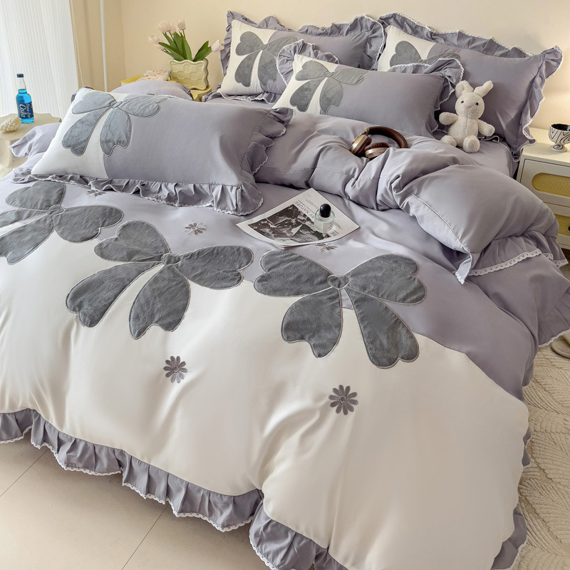 Set de lenjerie de pat din poliester, patru piese, cu model de caricatură, imprimare reactive