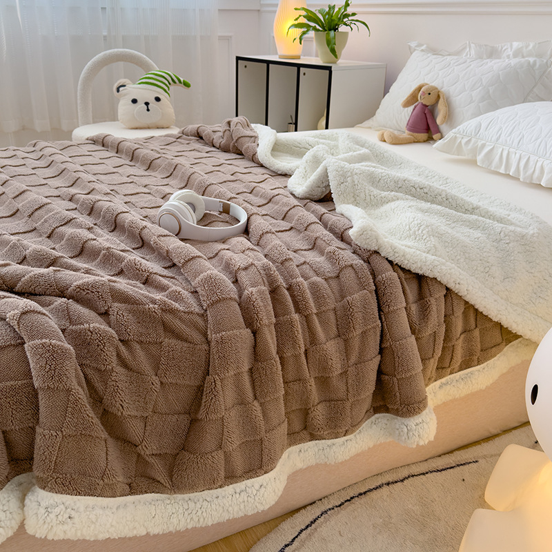 Flanel pléd geometrias mintával, poliészter rostból, súly 1–1,5 kg, minden évszakban használható