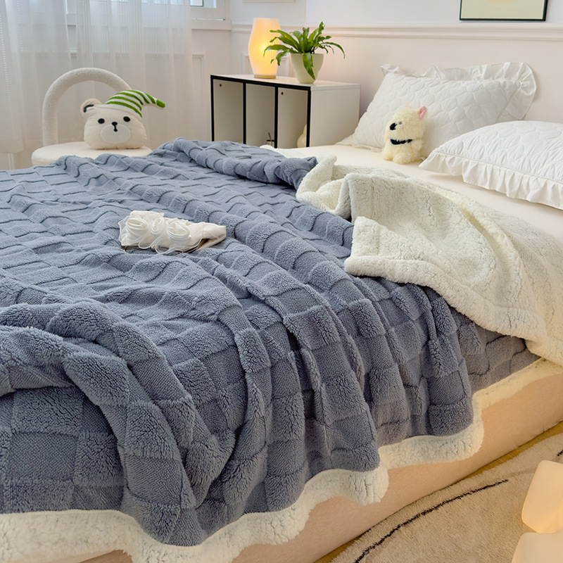 Flanel pléd geometrias mintával, poliészter rostból, súly 1–1,5 kg, minden évszakban használható