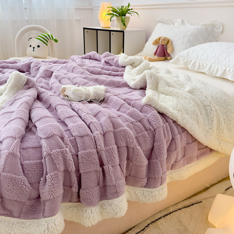 Flanel pléd geometrias mintával, poliészter rostból, súly 1–1,5 kg, minden évszakban használható