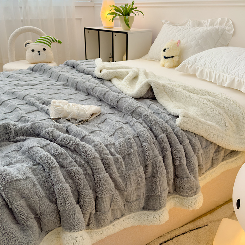 Flanel pléd geometrias mintával, poliészter rostból, súly 1–1,5 kg, minden évszakban használható