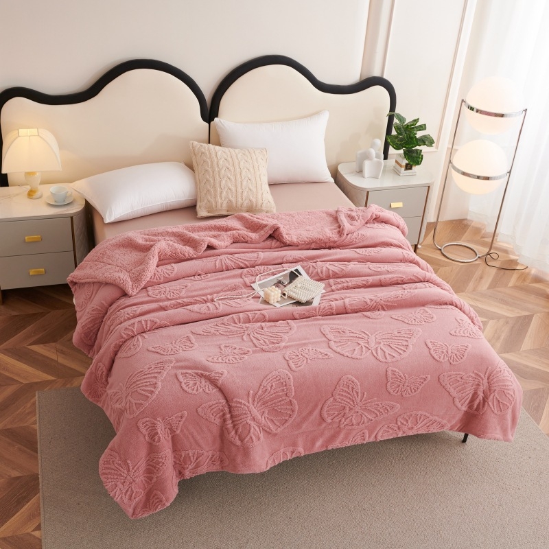 Flanel pléd geometrias mintával, poliészter rostból, súly 1–1,5 kg, minden évszakban használható